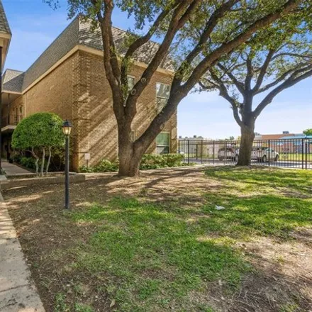 Image 2 - 4442 Harlanwood Drive, Fort Worth, TX 76109, USA - Condo for sale