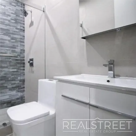 Image 4 - 697 DeKalb Avenue, New York, NY 11206, USA - House for rent