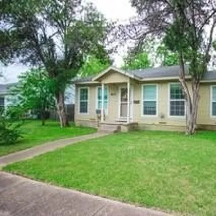 Buy this 2 bed house on Valero in Carter Street, Killeen