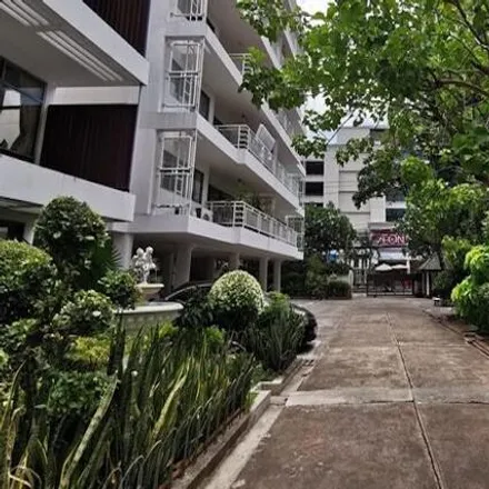 Rent this 3 bed apartment on Barefood Bangkok in Soi Sukhumvit 61, Vadhana District
