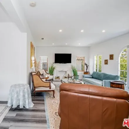 Image 8 - 1038 Hi Point Street, Los Angeles, CA 90035, USA - House for sale