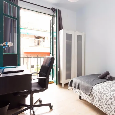 Rent this 4 bed room on Carrer d'Elkano in 08001 Barcelona, Spain