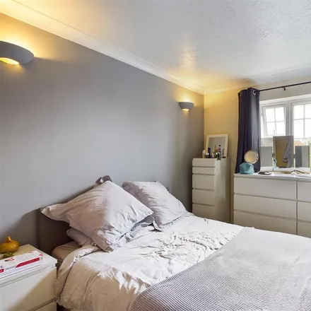 Image 6 - Pinkers Mead, Kingswood, BS16 7JA, United Kingdom - Apartment for rent