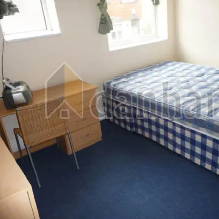 Image 2 - Spring Grove View, Leeds, LS6 1RW, United Kingdom - House for rent