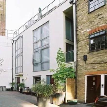 Rent this 3 bed apartment on 352 City Road in Angel, London