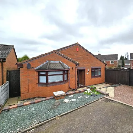 Rent this 3 bed house on Park View Drive in Brownhills West, WS8 7NQ
