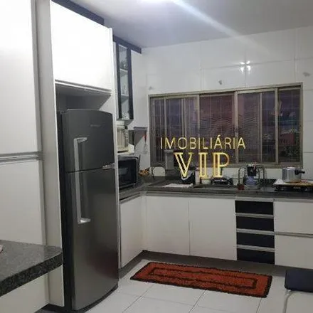 Buy this 3 bed house on Rua Flávio Ferreira dos Santos in Piza, Londrina - PR