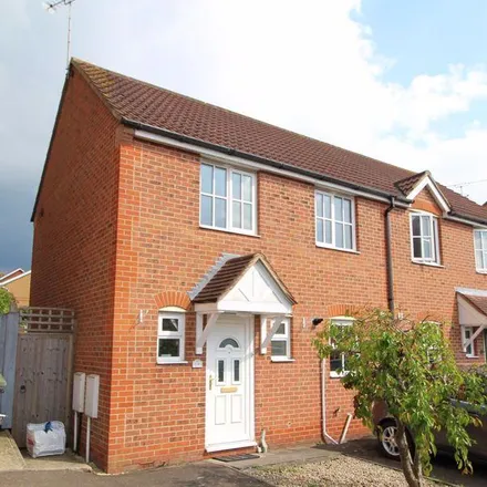 Rent this 2 bed duplex on Crawford Chase in Wickford, SS12 9QW