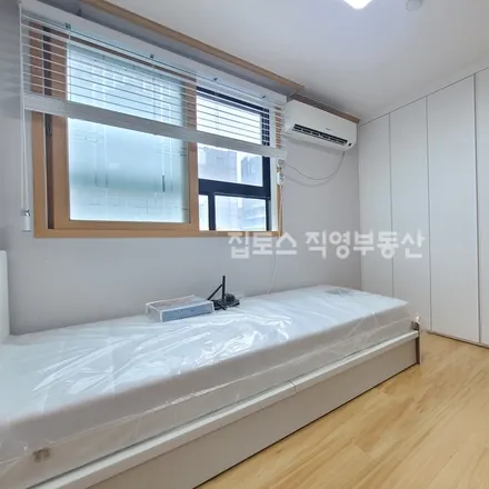 Rent this studio apartment on 서울특별시 관악구 봉천동 897-29