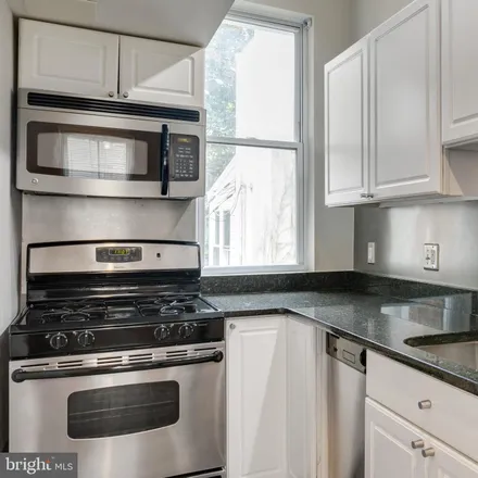 Image 7 - 1508 Mount Vernon Street, Philadelphia, PA 19130, USA - Condo for sale