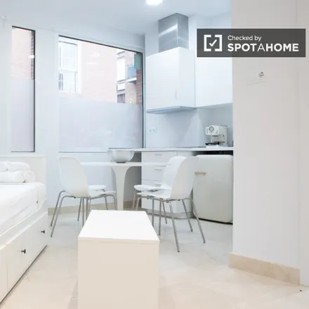 Rent this studio apartment on Calle de Ferrer del Río in 25, 28028 Madrid