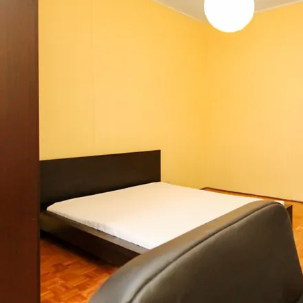 Rent this 5 bed room on Via Giovanni Pastorelli in 12, 20143 Milan MI