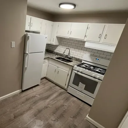 Rent this 1 bed condo on 6 Henry terrace