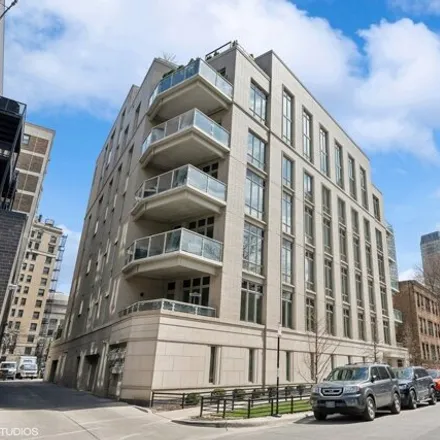 Buy this 4 bed condo on 2773 North Hampden Court in Chicago, IL 60657