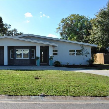 Rent this 3 bed house on 424 45th Avenue Northeast in Saint Petersburg, FL 33703