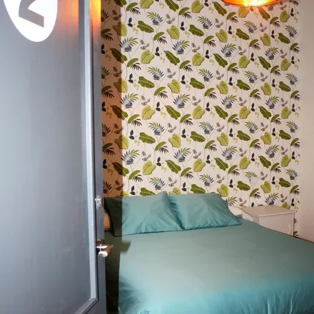 Rent this 14 bed apartment on Multiópticas in Gran Vía, 15
