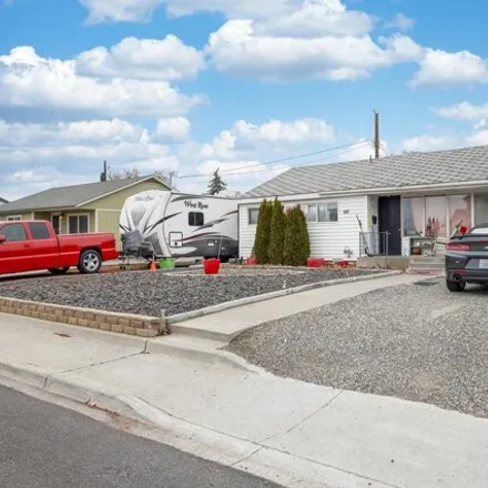 Buy this 2 bed house on 445 Rossell Avenue in Richland, WA 99352