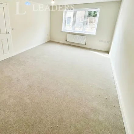 Image 2 - Frank Berry Otter, Coney Green Road, Danesmoor, S45 9HZ, United Kingdom - Townhouse for rent