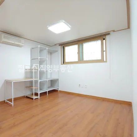Rent this studio apartment on 서울특별시 관악구 봉천동 871-50