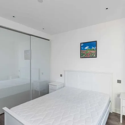 Rent this 1 bed apartment on Catalina House in Piazza Walk, London