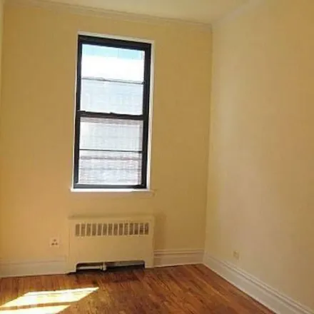 Image 3 - 107 West 68th Street, New York, NY 10023, USA - Apartment for rent