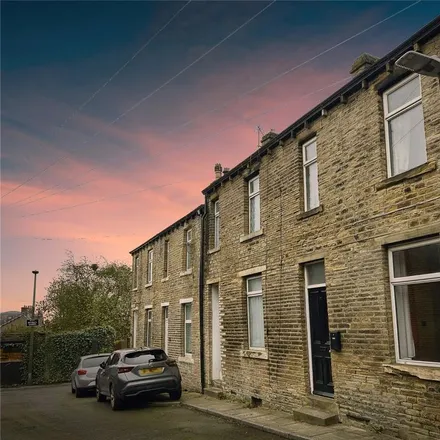 Rent this 2 bed townhouse on Back Clifton Road in Lindley, HD1 4LN