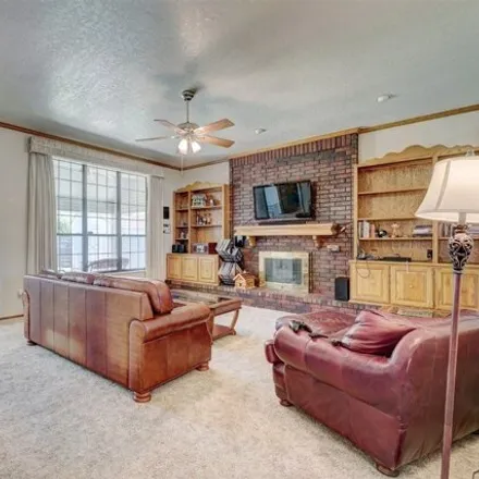 Image 3 - 7296 Northwest 101st Street, Oklahoma City, OK 73162, USA - House for sale