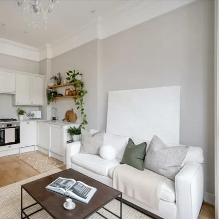 Image 4 - 9 Campden Hill Gardens, London, W8 7AX, United Kingdom - Apartment for sale