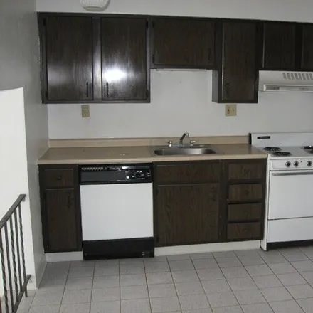 Image 2 - 900 Park Ave, Unit 27 - Apartment for rent