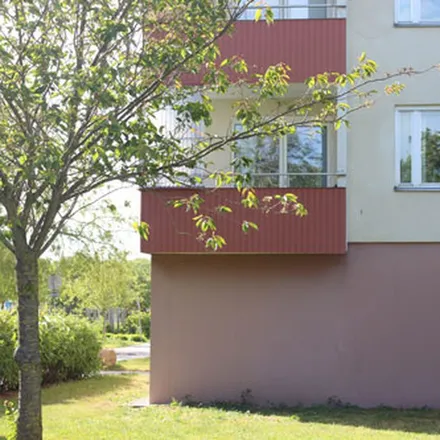Rent this 2 bed apartment on Förskolan Vitkålen in Tjelvargränd, 621 38 Visby