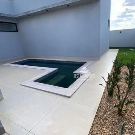 Buy this 3 bed house on Rua Mallorca in Granja Marileusa, Uberlândia - MG