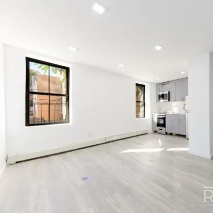 Image 3 - 114 Patchen Avenue, New York, NY 11221, USA - House for sale