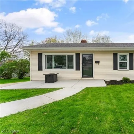 Buy this 3 bed house on 326 Elmwood Drive Southeast in Hubbard, OH 44425