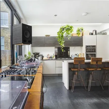 Image 8 - Kate Sheridan, Lower Clapton Road, Lower Clapton, London, E5 0QX, United Kingdom - House for sale