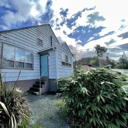 Buy this 4 bed house on 2000 King Lane in Myrtle Point, Coos County