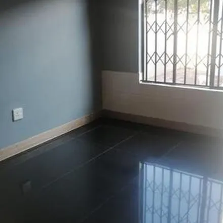 Image 2 - Cadac Crescent, Crystal Park, Gauteng, 1509, South Africa - Apartment for rent