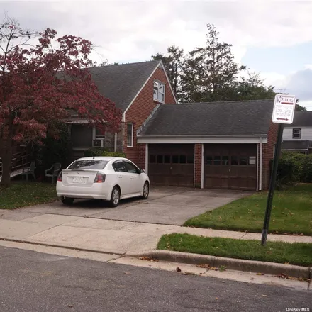 Buy this 3 bed house on 6 Cottage Place in Village of Hempstead, NY 11550