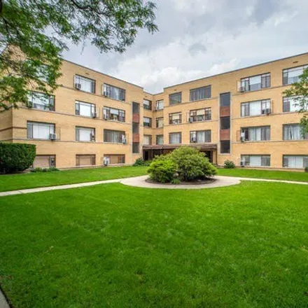 Buy this 4 bed condo on 2700-2710 West Summerdale Avenue in Chicago, IL 60625