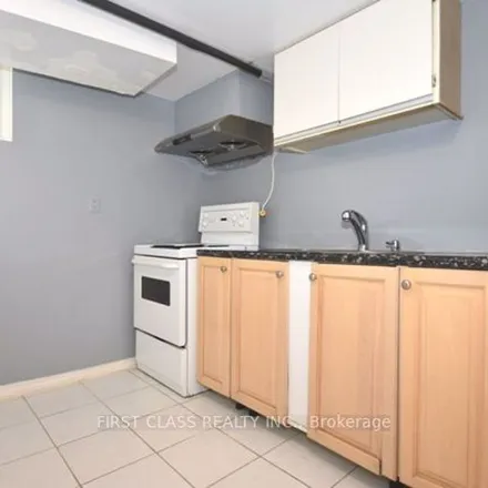 Image 3 - 29 Grove Hill Drive, Toronto, ON M1T 3C6, Canada - Apartment for rent