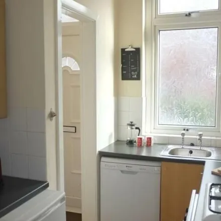 Image 7 - Knowle Terrace, Leeds, LS4 2PA, United Kingdom - House for rent