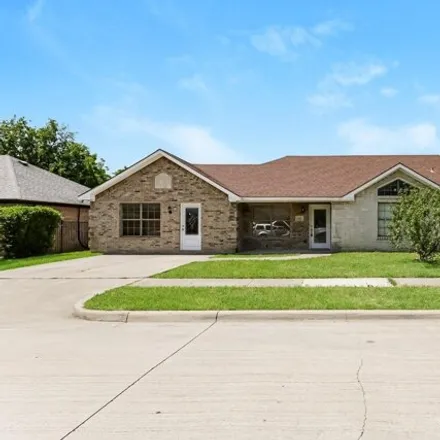 Buy this 3 bed house on 167 Connor Court in Irving, TX 75060