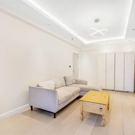 Rent this 3 bed apartment on 165 Gloucester Place in London, NW1 6DX