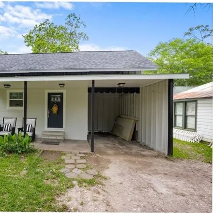 Rent this 1 bed house on 420 Waco Avenue in League City, TX 77573
