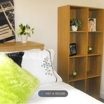 Rent this 5 bed apartment on Tithebarn Street in Preston, PR1 2QP
