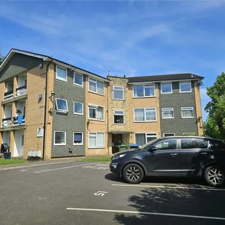 Image 1 - Penryn House, Nash Drive, Redhill, RH1 1JD, United Kingdom - Apartment for sale