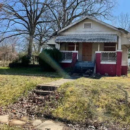 Buy this 2 bed house on 2067 South Maple Street in Little Rock, AR 72204