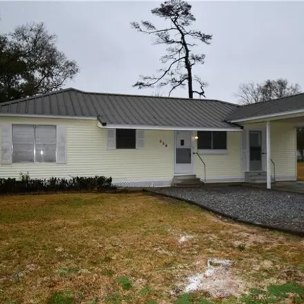 Rent this 3 bed house on 832 East Lyons Street in Sulphur, LA 70663