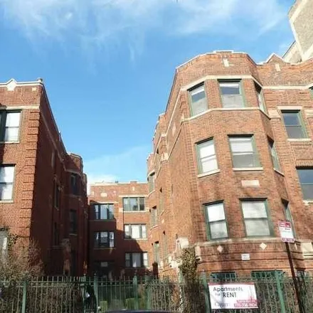 Rent this 2 bed house on Byline Bank in 3639 North Broadway, Chicago