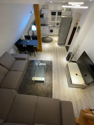 Rent this 8 bed apartment on Bredelaerstraße 39 in 40474 Dusseldorf, Germany