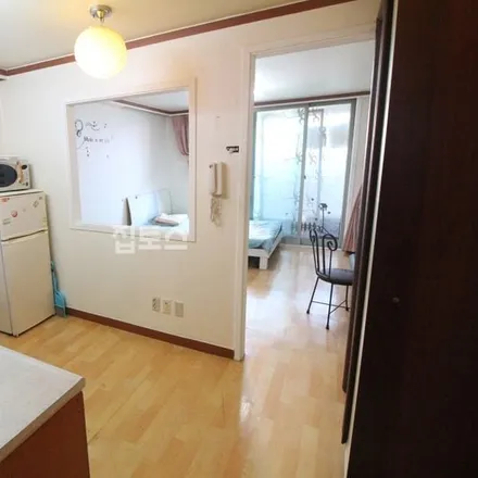 Rent this studio apartment on 서울특별시 강남구 역삼동 624-9
